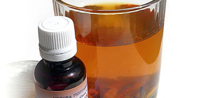 Teinture de larves de teigne de la cire et son utilisation