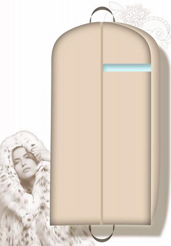 Mettez un manteau de vison dans une housse spéciale pour l'été - et elle n'aura pas peur des mites