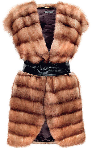 Même si votre manteau de fourrure préféré a été mangé par les mites, vous pouvez toujours en faire un gilet en fourrure tendance.