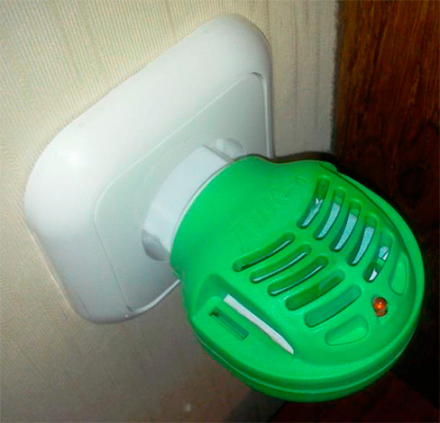 Fumigateur avec plaque insecticide