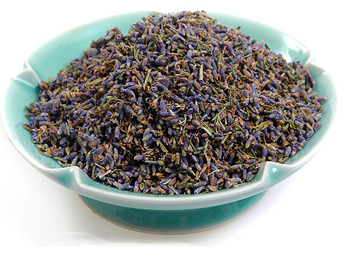 Les fleurs de lavande séchées sont bonnes pour repousser les mites