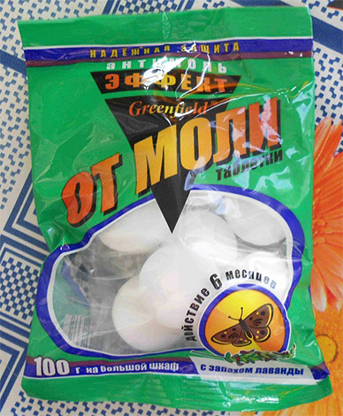 Les comprimés anti-mites contiennent des substances qui repoussent efficacement le ravageur