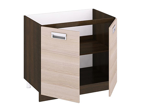 Avant de traiter les armoires de cuisine avec des produits antimites, vous devez les débarrasser de la nourriture