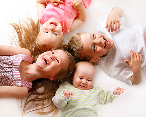 L'incidence des poux de tête chez les enfants est beaucoup plus élevée que chez les adultes.