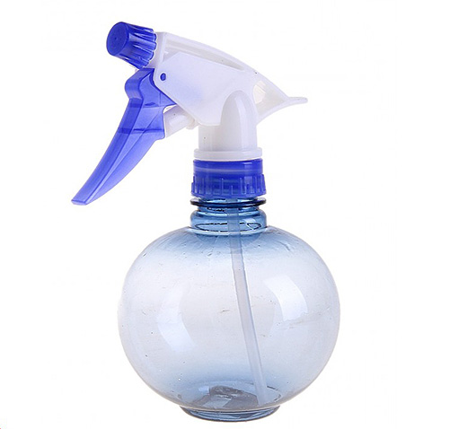 La solution finie peut être placée dans un flacon pulvérisateur conventionnel