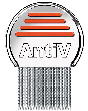 Un peigne en métal spécial contre les poux et les lentes aidera à débarrasser l'enfant des parasites restant dans les cheveux