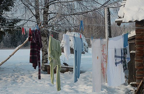 La congélation des vêtements est un moyen très efficace de se débarrasser des poux du linge.