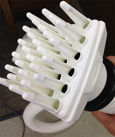 La buse spéciale du sèche-cheveux vous permet de réchauffer efficacement même les cheveux épais et longs.