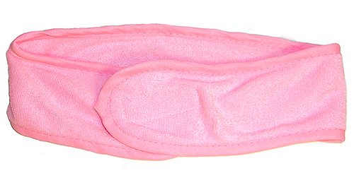 Pour éviter que le produit ne pénètre dans les yeux, vous pouvez utiliser un bandage capillaire cosmétique