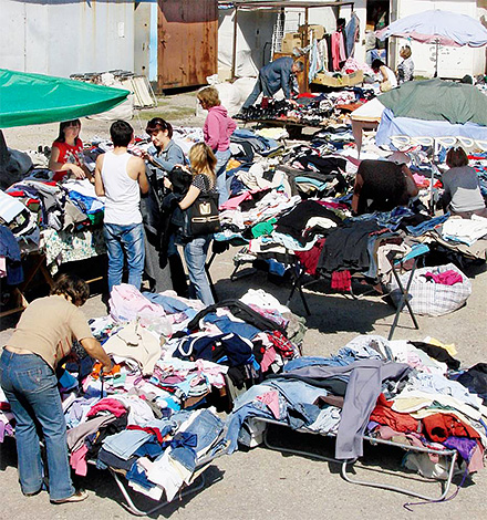 Dans les marchés de sous-vêtements spontanés, des choses qui n'ont pas été désinfectées peuvent tomber 