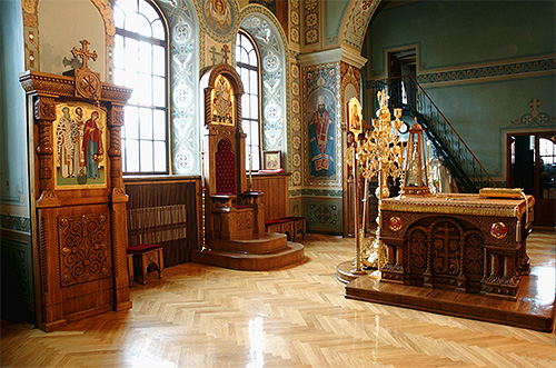 Avant d'aller à l'église pour lire une prière contre les poux, vous ne pouvez pas boire d'alcool et utiliser un langage grossier