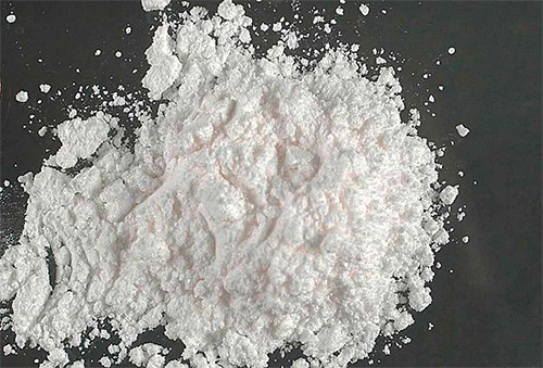 Les poudres insecticides (poussières) sont généralement moins efficaces que les formulations liquides.