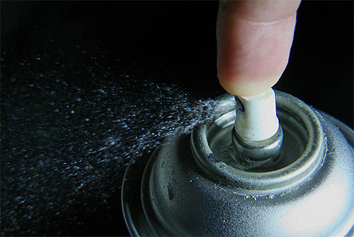 Essayons de déterminer l'efficacité du dichlorvos moderne contre les puces et s'il est sûr à utiliser