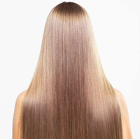 On pense que l'eau d'hellébore détruit non seulement les poux, mais contribue également à la santé globale des cheveux.