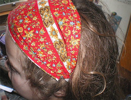 Pour que le spray Paranit ne pénètre pas dans les yeux et le nez, vous pouvez utiliser un pansement en tissu