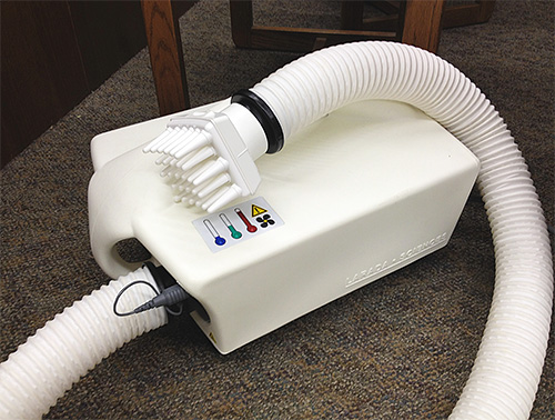 La méthode thermique pour se débarrasser des poux avec un sèche-cheveux spécial n'est pas encore très courante en Russie