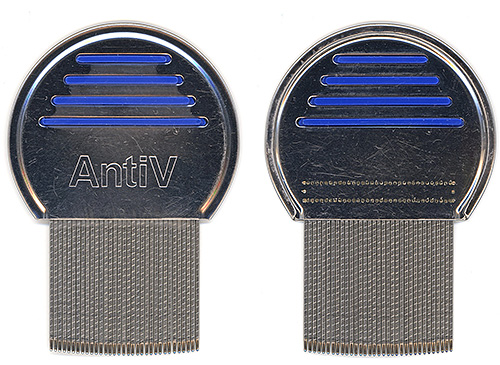 Pour éliminer complètement les poux avec un seul peigne, vous devrez peigner les parasites tous les jours pendant une semaine.