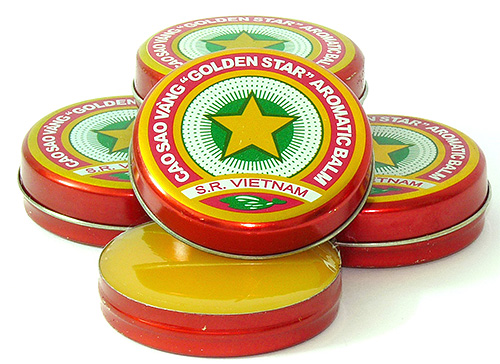 L'astérisque ordinaire aide à soulager assez bien les démangeaisons causées par les piqûres de poux, mais seulement pendant un certain temps