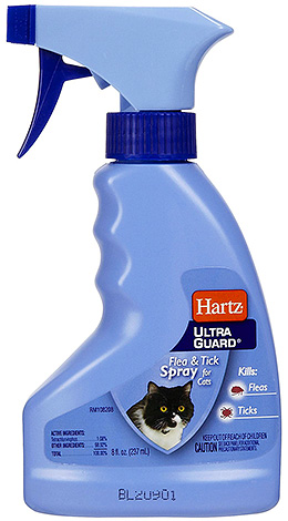 Le spray Hartz peut traiter un chat contre les poux, les puces et les tiques