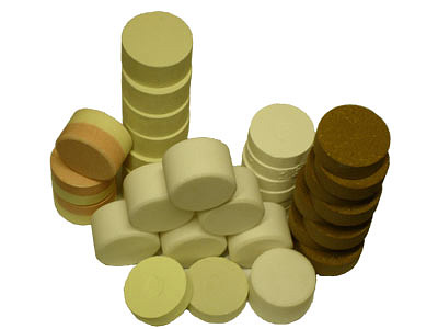 Certaines bombes au soufre sont composées de tels comprimés qui, lorsqu'ils sont brûlés, émettent du dioxyde de soufre toxique pour les insectes et les moisissures.