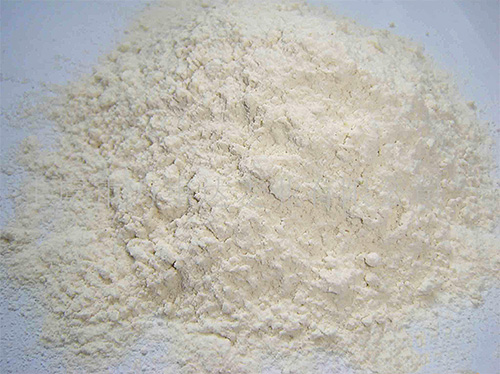 Malgré la forme de poudre, Klopoveron est un remède très efficace contre les punaises de lit.