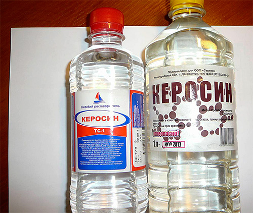 L'une des méthodes assez courantes de traitement des guêpes de terre consiste à brûler leur nid, par exemple, avec du kérosène.