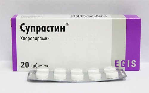 Si l'enfant a déjà eu une réaction allergique aux piqûres d'insectes, vous devez emporter avec vous un antihistaminique, par exemple Suprastin, lorsque vous sortez dans la nature.