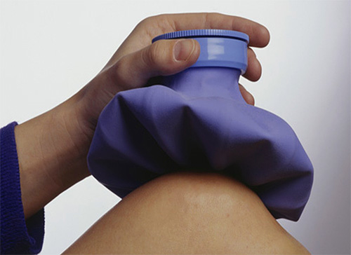 Pour éviter la propagation du venin de guêpe à travers les tissus, il sera utile d'appliquer une compresse froide sur le site de la morsure.