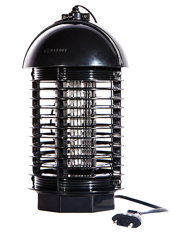 Il est préférable de placer l'appareil au centre de la pièce afin qu'il puisse être clairement vu par les insectes volant dans la pièce.