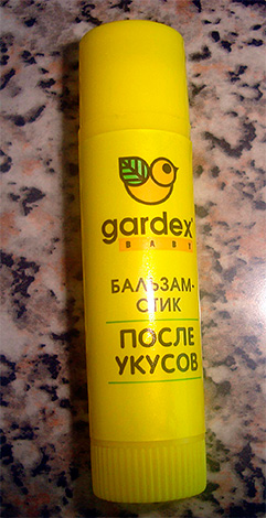 Un tel baume en bâton Gardex Baby peut être utilisé pour les piqûres de guêpes chez les enfants.