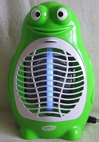 La photo montre un exemple d'exterminateur d'insectes à lampe domestique.