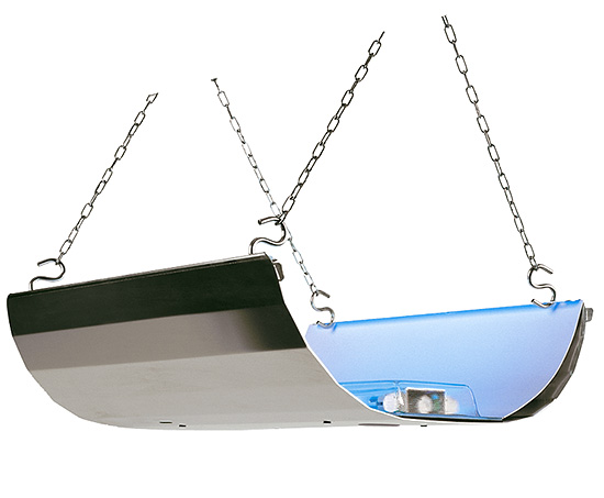 Une telle lampe piège de Mo El vous permet d'attraper des papillons et autres insectes volants sur un plateau collant.