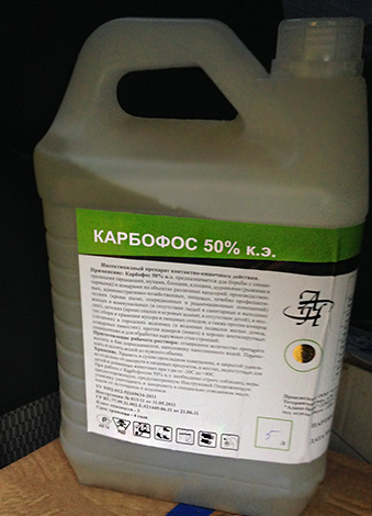 Karbofos sous forme liquide (le soi-disant concentré d'émulsion).