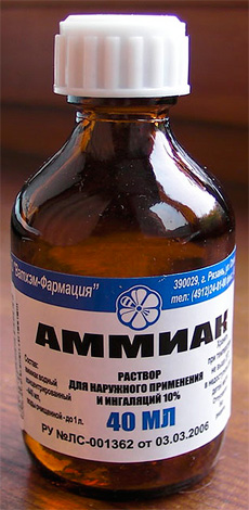 Avec l'aide de l'ammoniac, vous pouvez facilement expulser les cafards du micro-ondes.