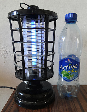 Lampe anti-insectes volants.