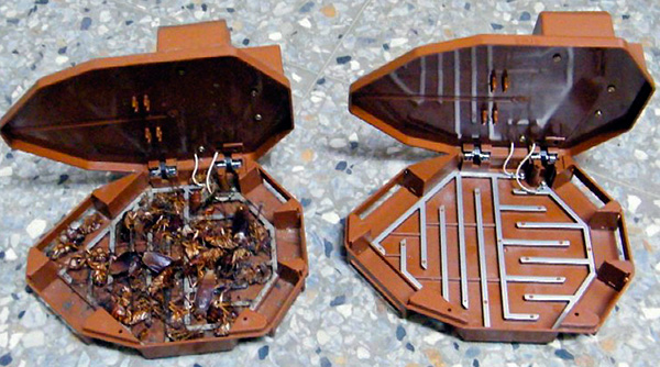 Et voici à quoi ressemble le piège électrique de l'intérieur ...