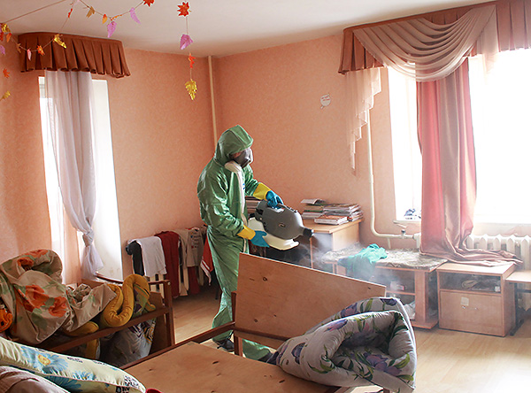 En conséquence, le médicament est principalement destiné à être utilisé par les employés des services de lutte antiparasitaire.