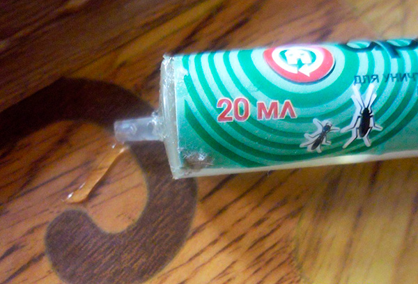 Souvent, les gels anti-cafards sont vendus en seringues...