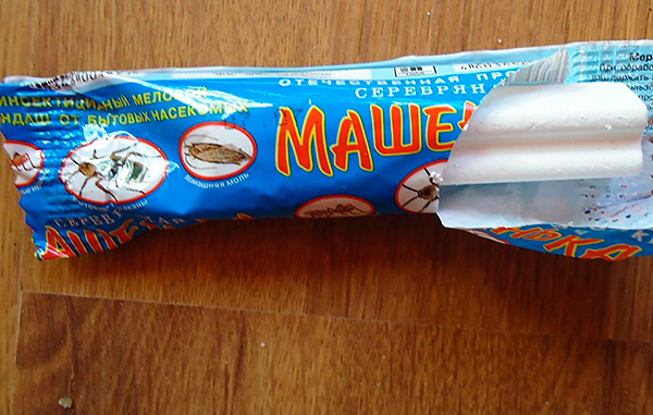 Le crayon insecticide Masha est assez efficace contre les punaises de lit.