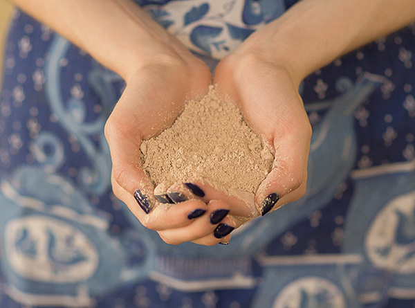 Un avantage important de la préparation insecticide Ecokiller est qu'elle est non toxique et ne crée pas d'odeur désagréable dans la pièce traitée.