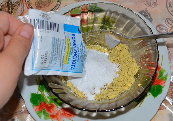 Deux jaunes nécessiteront environ 30 à 40 grammes d'acide borique.