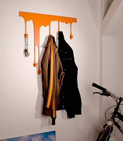 Les puces sautent sur une personne (et ses vêtements) avec autant de volonté que sur les animaux domestiques.