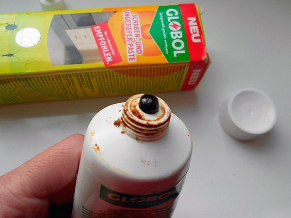 Mais le gel Globol est opaque et a une couleur marron foncé.