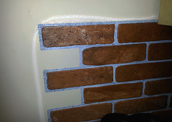 La craie des cafards agit lentement, mais en général, c'est un remède assez pratique et efficace pour un petit nombre de parasites dans l'appartement.