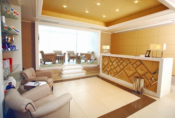 Dans les cliniques privées, il n'est pas nécessaire de faire la queue et, en général, le service est plus agréable.