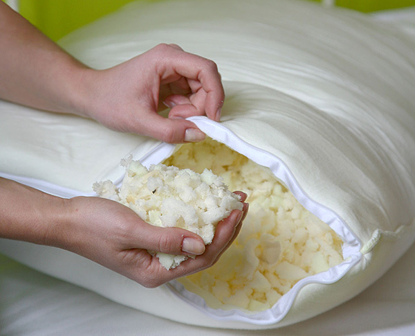 Nous découvrons quel genre de danger pour une personne peuvent être les acariens dermatophages qui s'installent dans les oreillers ...