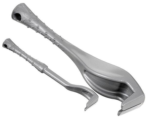 Un tel dispositif convient pour enlever les tiques aussi bien chez les animaux que chez l'homme.