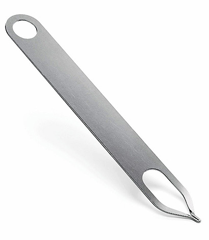 Pince en métal avec une poignée légèrement incurvée.