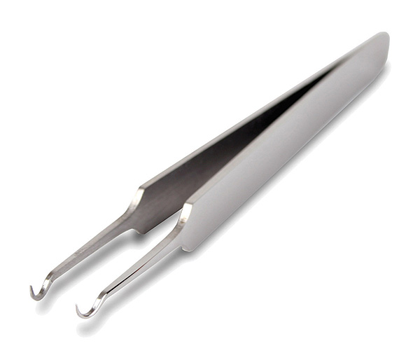 Vous pouvez également retirer la tique avec une pince à épiler.