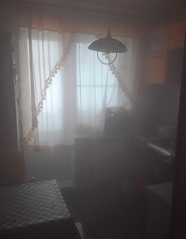 Progressivement, le nuage d'aérosol remplit tout le volume de la pièce.